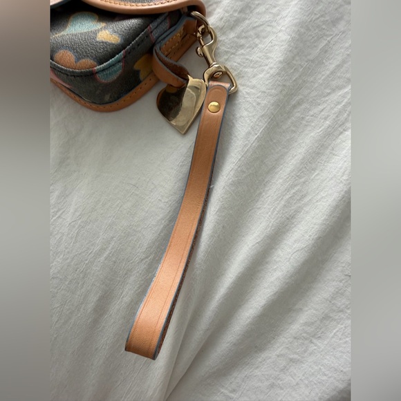 👑✅PRICE FIRM✅ Y2K Dooney & Bourke Multicolor Mini Heart Clutch